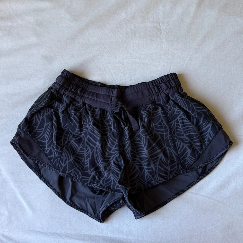 Lululemon Hotty Hot Short✨✨ Pretty Palm Cadet Greyvy / Cadet Blue✨✨